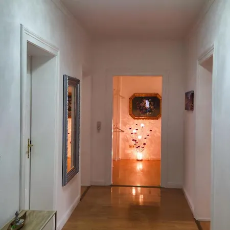 Großzügiges City-apartment Für 8 Gäste Mit Parkplatz Im Zentrum