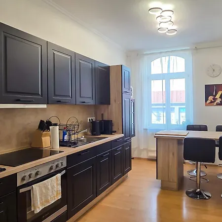 Großzügiges City-apartment Für 8 Gäste Mit Parkplatz Im Zentrum
